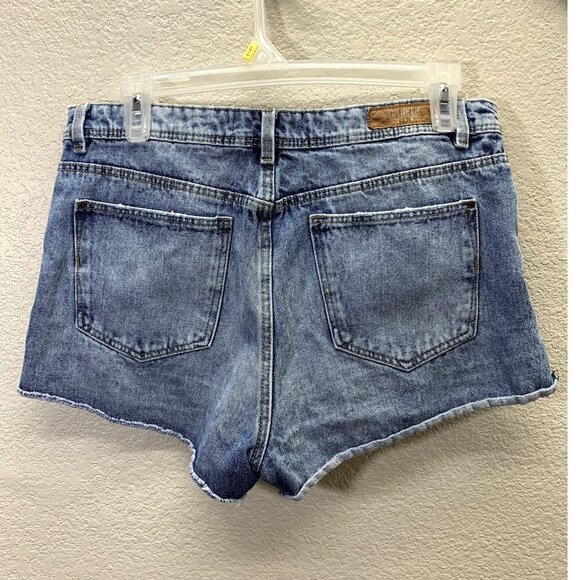 Zara  High-Rise Light Wash Distresses Denim Shorts 8 - Picture 2 of 6